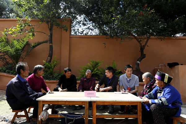 入户走访听民声 清风送廉暖民心2（尺寸：600×400）.jpg