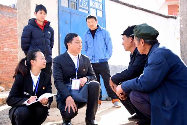 乌龙镇坪子村走访村民_副本.jpg