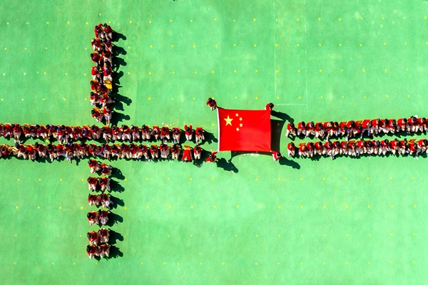 我和国旗合个影 我为祖国送祝福_副本.jpg