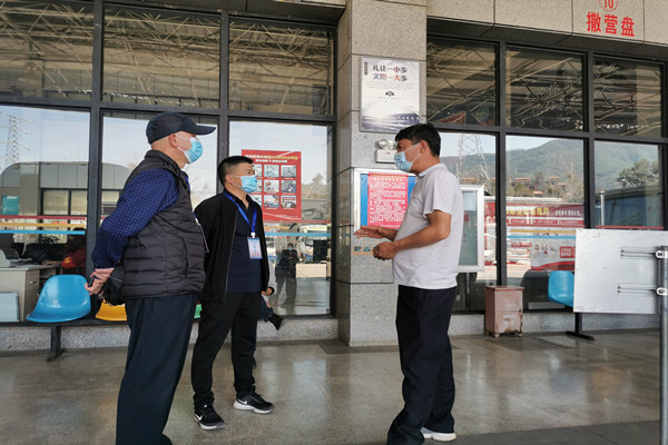 县纪委 县纪委县监委第二精准监督检查组对县城禄大路、五星路2个客运站疫情防控措施落实情况进行监督检查。（张婕）_副本.jpg