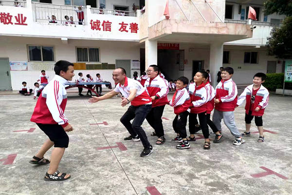 狗街华兴小学  张倩摄_副本9.jpg