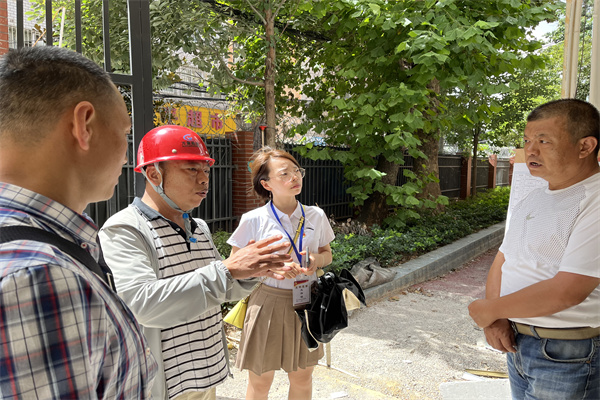 第一巡察组对五华教工幼儿园（韶山小学螺峰校区）施工工地执行安全生产责任制情况进行检查（杨捷华 摄）.jpg