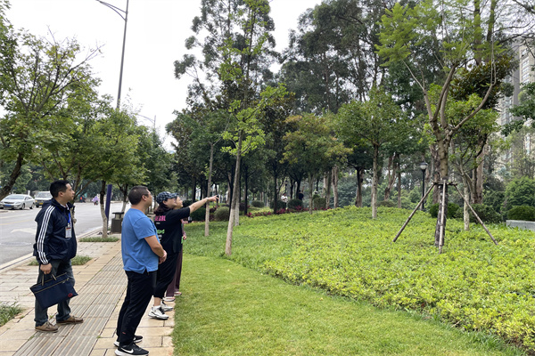 第三巡察组检查盘龙江“美丽河道”建设情况（杨泽圯 摄）.jpg