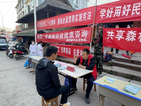 磨憨司法所联合磨憨综治办及各中心站所开展法治宣传活动2.png