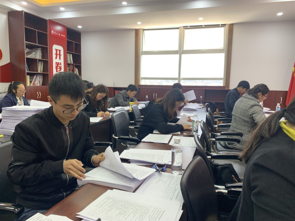 1太平新城街道纪工委委员和村（社区）监委会干部对涉黑涉恶保护伞民意调查表进行统计汇总_副本.jpg
