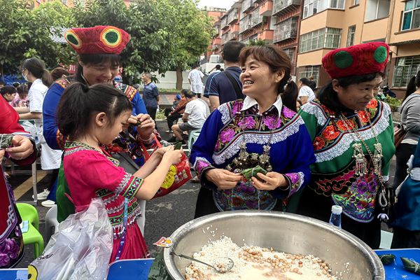区委办杨宝珍_副本.jpg
