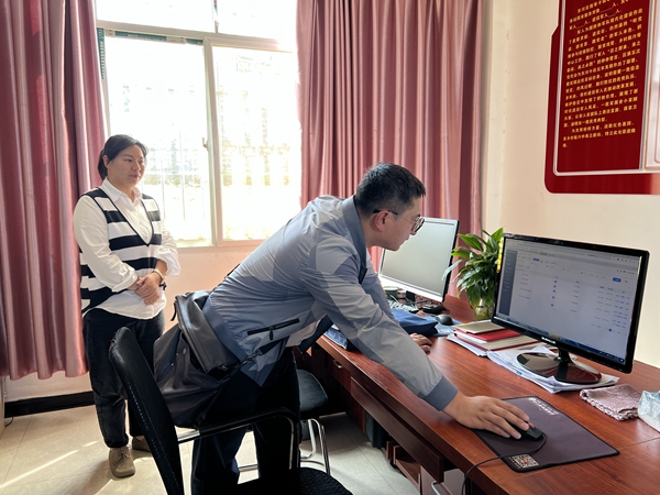 胡东_副本.jpg