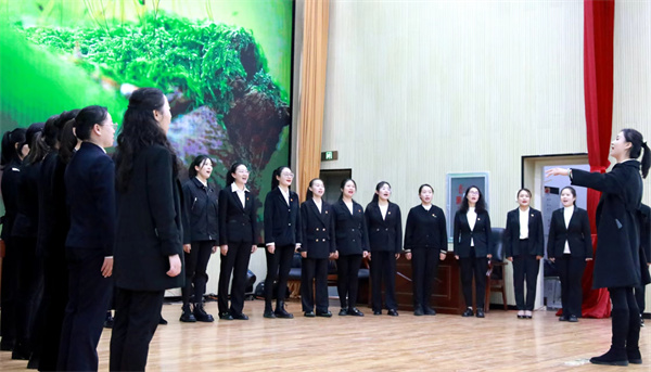 组织党员干部合唱廉洁歌曲《苔》，营造清廉和谐文明家风氛围.jpg