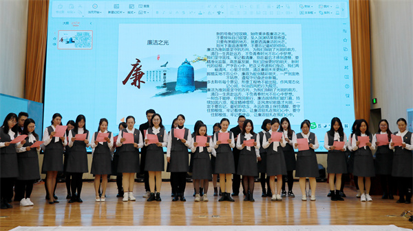 组织党员干部开展《廉洁之光》朗诵，纵深推进廉洁家风建设.jpg