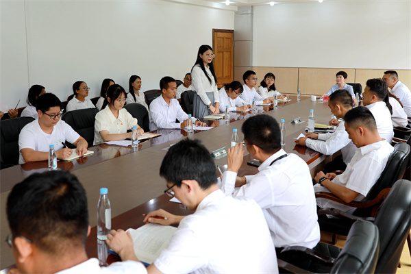 1.召开纪检监察青年干部圆桌会议，结合工作实践和心路历程讲感悟、话廉洁。.jpg