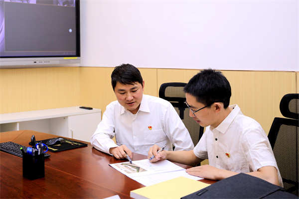 6.组织年轻干部通过“实战办案”进行案情分析，助力年轻干部能力提升。.jpg