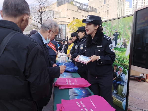 1705656070786095560.jpg 8cc.jpg