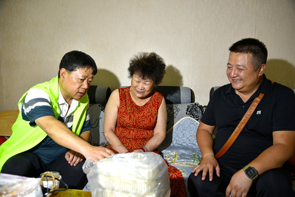 胡东_副本.jpg