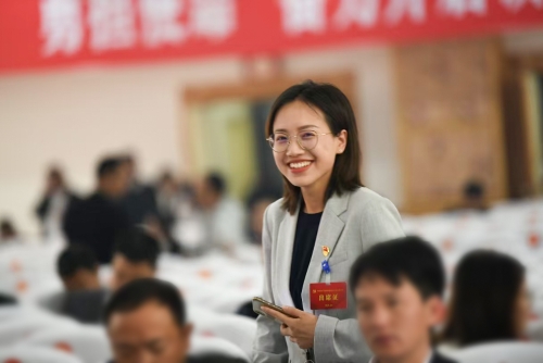 胡凤梅工作照.jpg