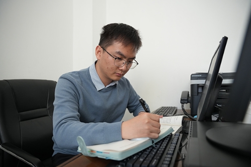 毛彦翰工作照片.jpg